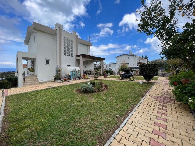 VILLA MIT 3 SCHLAFZIMMERN UND GEMEINSAMER POOL IN KYRENIA - ÇATALKÖY