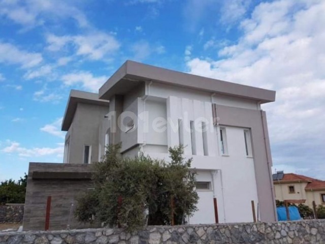 VILLA FOR SALE BETWEEN OZANKOY BEYLERBEYI 