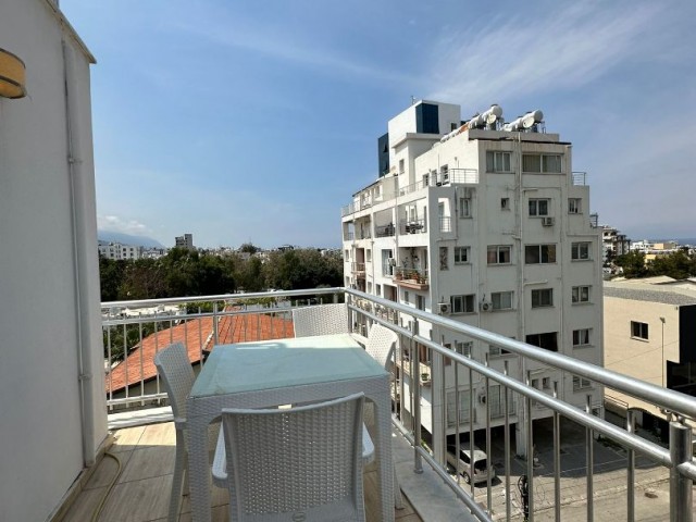 3+1 DUBLEX-PENTHOUSE ZUM VERKAUF IM ZENTRUM VON KYRENIA