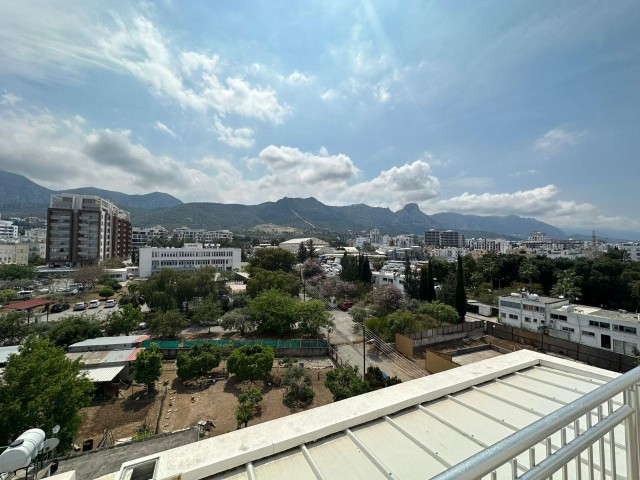 3+1 DUBLEX-PENTHOUSE ZUM VERKAUF IM ZENTRUM VON KYRENIA