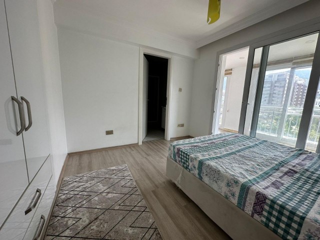 3+1 DUBLEX-PENTHOUSE ZUM VERKAUF IM ZENTRUM VON KYRENIA