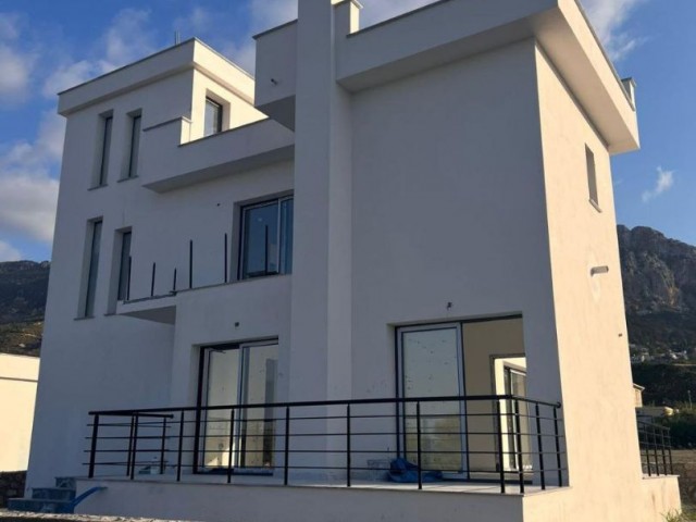 Karshiyak'ta satılık 4 yatak odalı villa