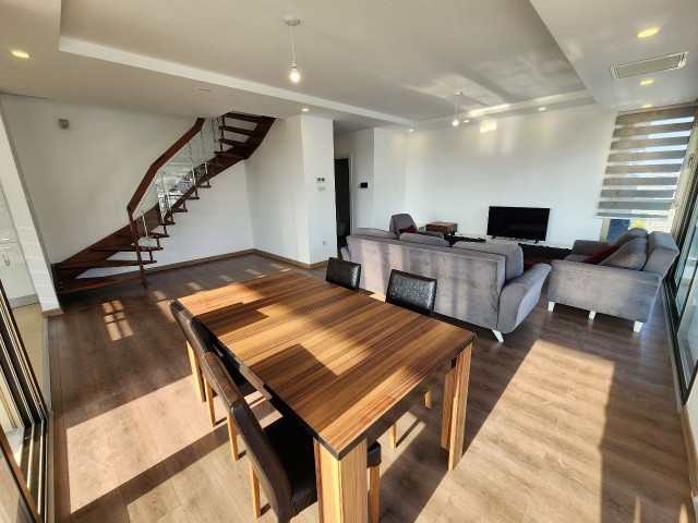 Girne merkezde, 3+1 eşyalı 2 katlı kiralik penthouse  +905428777144 English,  Türkçe,  Русский 