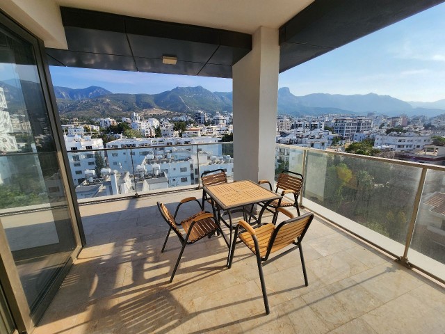 3+1 möbliertes 2-stöckiges Penthouse zur Miete im Zentrum von Kyrenia +905428777144 Englisch, Türkis