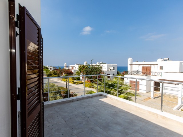 GERÄUMIGE HELLE VILLA MIT PRIVATEM GARTEN MIT MEER- UND BERGBLICK 5 MINUTEN VOM STRAND ENTFERNT