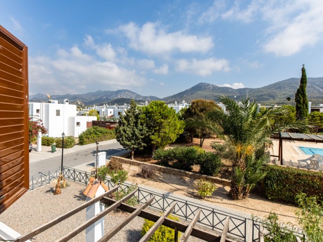 GERÄUMIGE HELLE VILLA MIT PRIVATEM GARTEN MIT MEER- UND BERGBLICK 5 MINUTEN VOM STRAND ENTFERNT