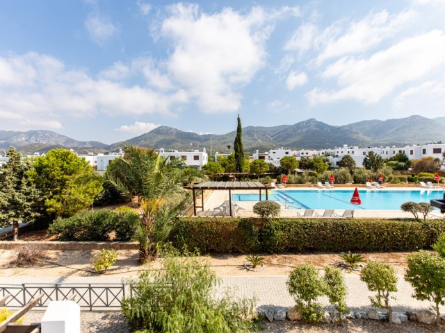 GERÄUMIGE HELLE VILLA MIT PRIVATEM GARTEN MIT MEER- UND BERGBLICK 5 MINUTEN VOM STRAND ENTFERNT