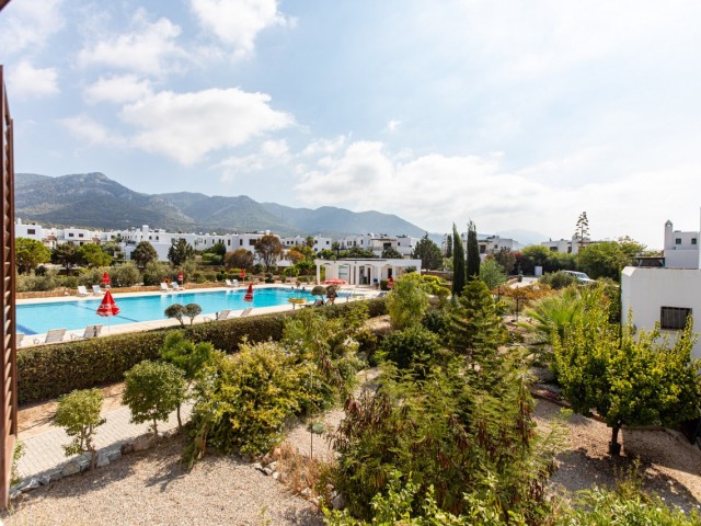 GERÄUMIGE HELLE VILLA MIT PRIVATEM GARTEN MIT MEER- UND BERGBLICK 5 MINUTEN VOM STRAND ENTFERNT