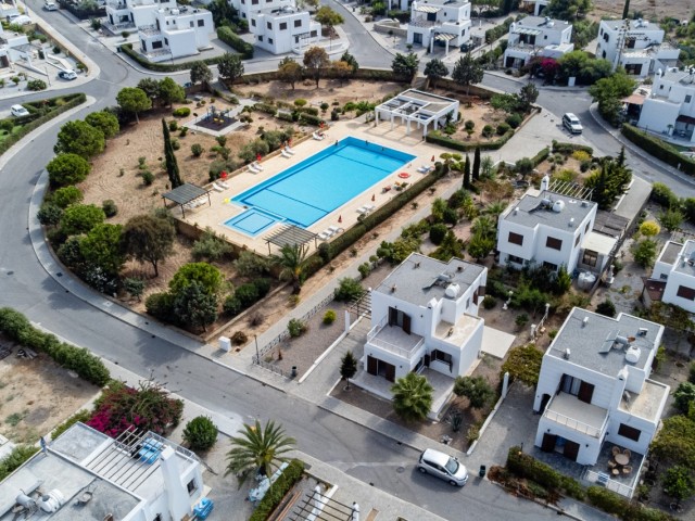 GERÄUMIGE HELLE VILLA MIT PRIVATEM GARTEN MIT MEER- UND BERGBLICK 5 MINUTEN VOM STRAND ENTFERNT