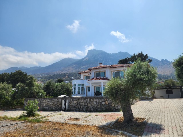 Karşıyaka, 5+1 Villa mit privatem Pool zu verkaufen, 1336 m2 Grundstück +905428777144 Englisch, Türkisch, Russisch