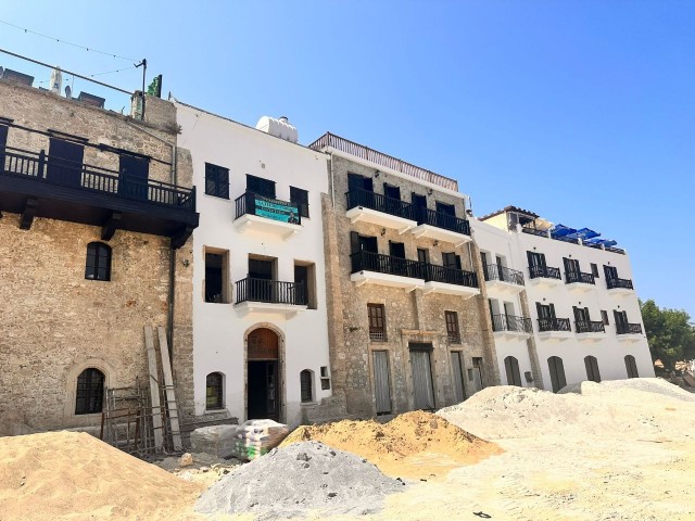 WOHNUNG ZU VERKAUFEN IM HAFEN VON KYRENIA, DER PERLE DES MITTELMEERS, DER HISTORISCHEN STADT AN DER NORDKÜSTE ZYPERN