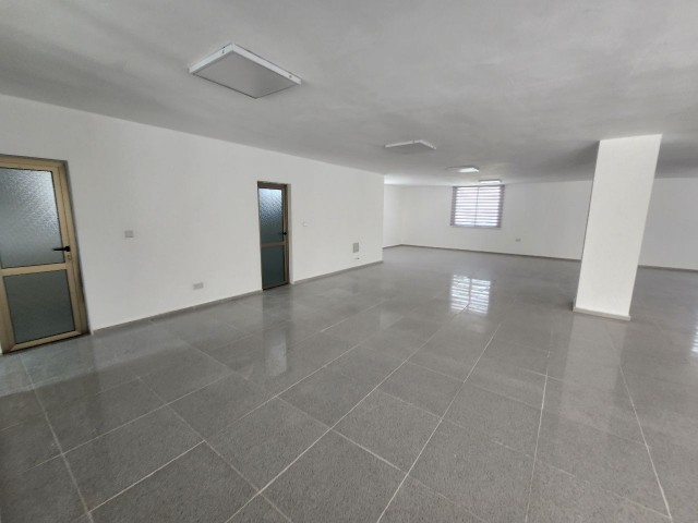 Catalkoy,  800m2 3 katlı kiralik yer +905428777144 English,  Türkçe,  Русский 