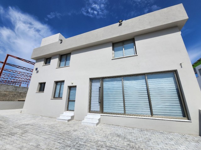 Catalkoy,  800m2 3 katlı kiralik yer +905428777144 English,  Türkçe,  Русский 