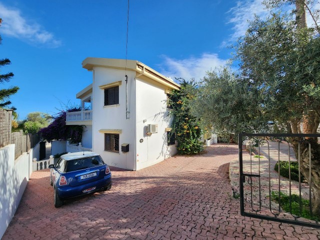 Bellapais, türkische 3+2-Villa zum Verkauf +905428777144