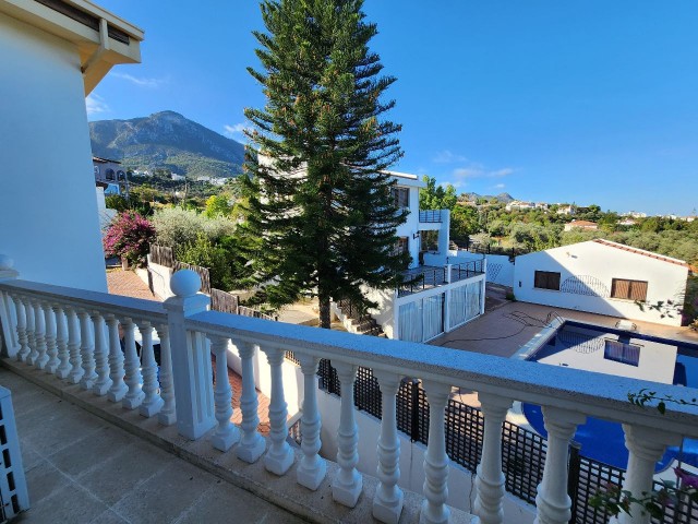 Bellapais, türkische 3+2-Villa zum Verkauf +905428777144