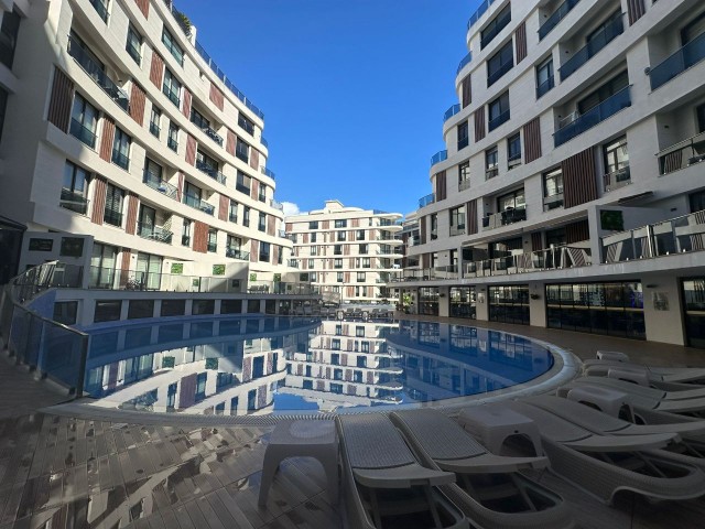 DUPLEX-PENTHOUSE MIT PRIVATEM POOL ZU VERKAUFEN IM HERZEN VON KYRENIA