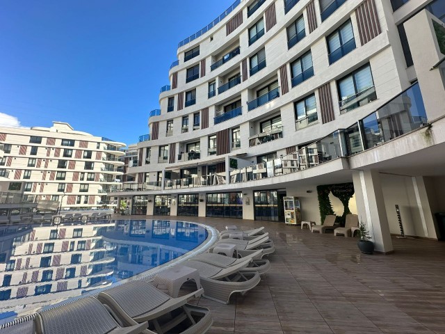 DUPLEX-PENTHOUSE MIT PRIVATEM POOL ZU VERKAUFEN IM HERZEN VON KYRENIA