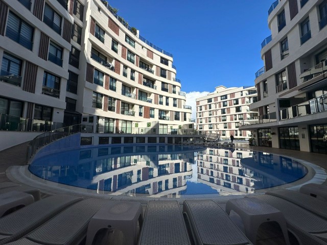 DUPLEX-PENTHOUSE MIT PRIVATEM POOL ZU VERKAUFEN IM HERZEN VON KYRENIA