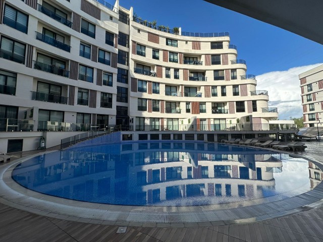 DUPLEX-PENTHOUSE MIT PRIVATEM POOL ZU VERKAUFEN IM HERZEN VON KYRENIA