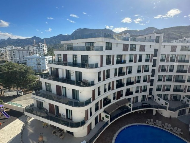 DUPLEX-PENTHOUSE MIT PRIVATEM POOL ZU VERKAUFEN IM HERZEN VON KYRENIA