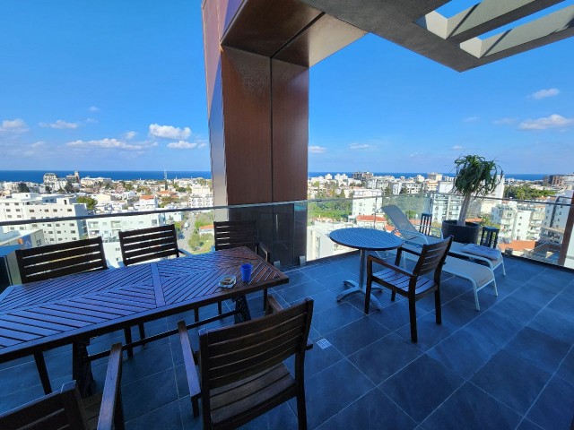 Kyrenia Center, zu verkaufen 250 m² großes, dreistöckiges Luxus-Penthouse mit privatem Pool, privatem Aufzug und Garage +905428777144 Türkisch, Englisch, Russisch