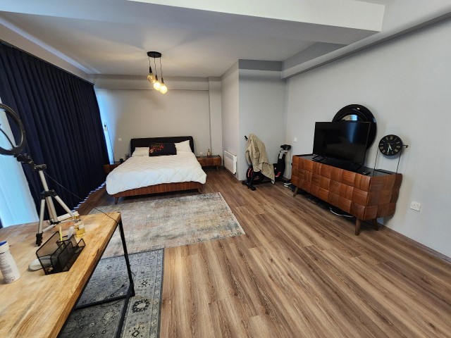 Kyrenia Center, zu verkaufen 250 m² großes, dreistöckiges Luxus-Penthouse mit privatem Pool, privatem Aufzug und Garage +905428777144 Türkisch, Englisch, Russisch