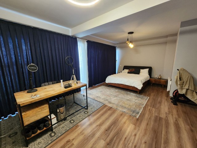 Kyrenia Center, zu verkaufen 250 m² großes, dreistöckiges Luxus-Penthouse mit privatem Pool, privatem Aufzug und Garage +905428777144 Türkisch, Englisch, Russisch