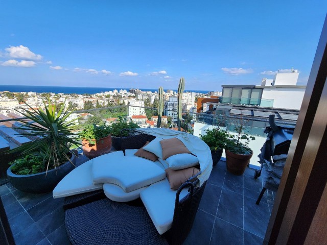 Kyrenia Center, zu verkaufen 250 m² großes, dreistöckiges Luxus-Penthouse mit privatem Pool, privatem Aufzug und Garage +905428777144 Türkisch, Englisch, Russisch