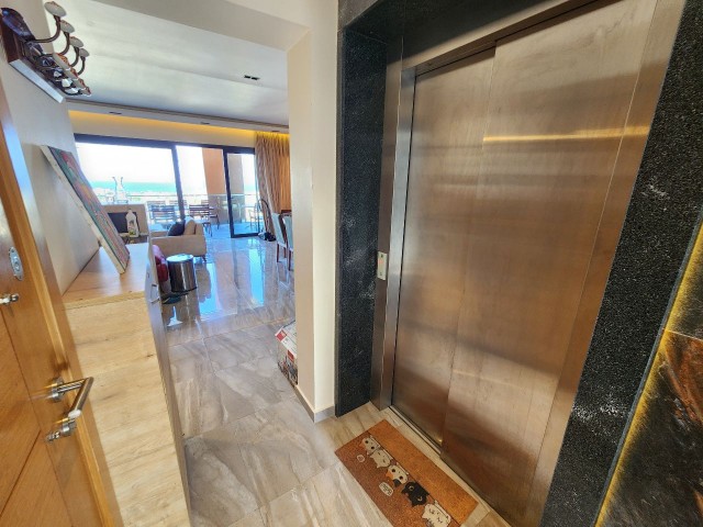 Girne merkez, satilik 250m2 3 katlı lux penthouse,  özel havuzlu, ozel asansör ve garaj +905428777144 Türkçe,  English,  Русский