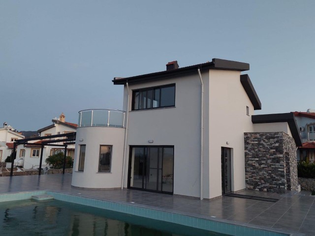 FULLY RENOVATED 3 BEDROOM WATERFRONT VILLA FOR SALE IN KYRENIA BAHCELI !