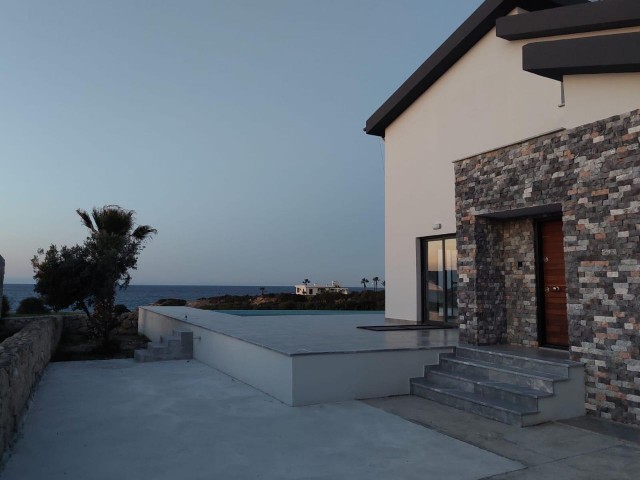 FULLY RENOVATED 3 BEDROOM WATERFRONT VILLA FOR SALE IN KYRENIA BAHCELI !