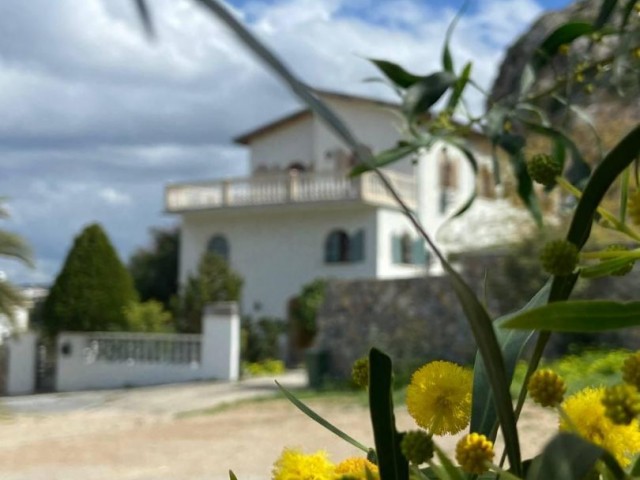 7+5 villa with sea and mountain views!