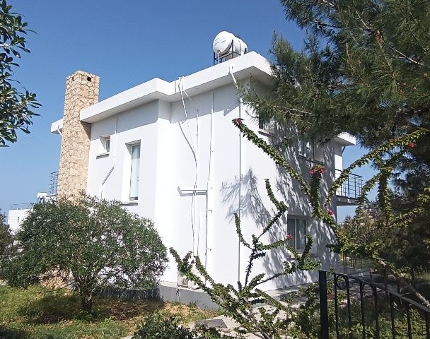 Unfurnished Villa for Rent Behind Hasan Uzun Petrol in Alsancak!