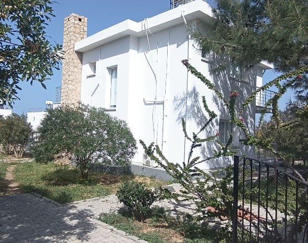 Unmöblierte Villa zur Miete hinter Hasan Uzun Petrol in Alsancak!