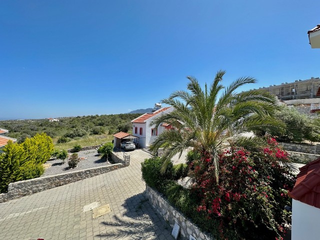 Geräumiges Apartment mit 3 Schlafzimmern und Meerblick