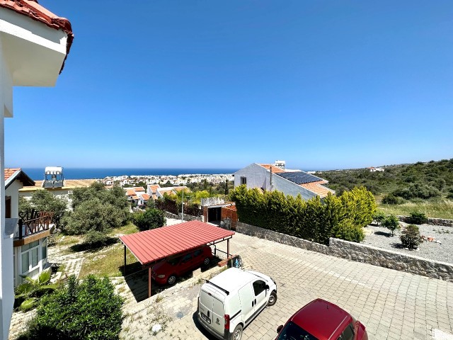 Geräumiges Apartment mit 3 Schlafzimmern und Meerblick