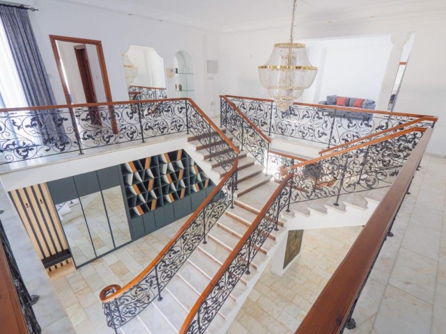 GIRNE CATALKOY'DE 5 YATAK ODALI ESSIZ VILLA 