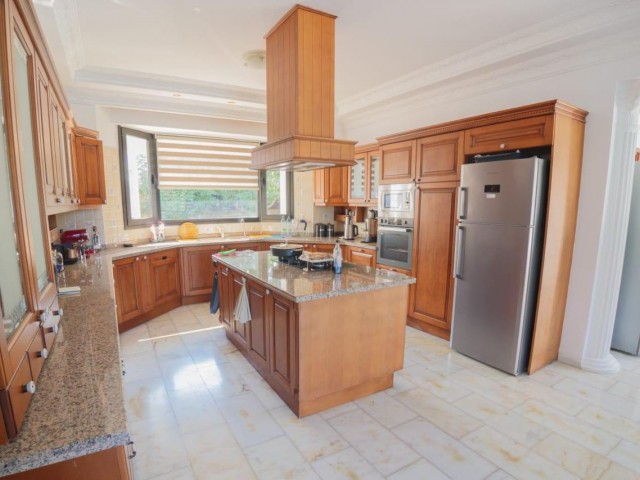 DIESE EINZIGARTIGE VILLA MIT 5 SCHLAFZIMMERN IN GIRNE CATALKOY