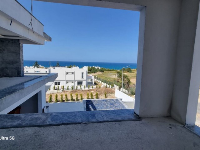 ATEMBERAUBENDE MODERNE VILLA MIT 4 SCHLAFZIMMERN IN GIRNE/ÇATALKÖY