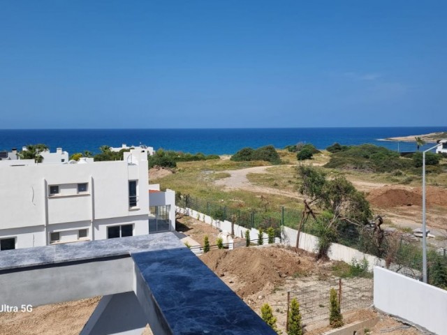 GIRNE/ CATALKOY'DE MUHTESEM 4 YATAK ODALI MODERN VILLA 