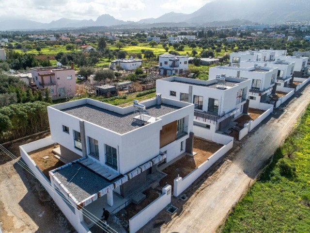 Kıbrıs Girne Çatalköy'de Denize Yürüyüş Mesafesinde Satılık Ultra Lüks 3+1 Villa