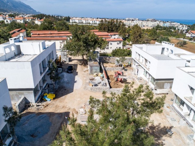 Kıbrıs Girne Alsancak'ta Site İçerisinde Lüks 2+1 Bahçeli Daire