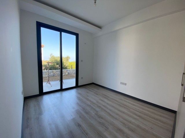 Sea and Mountain View Flat for Sale in Girne Ozanköy ** 