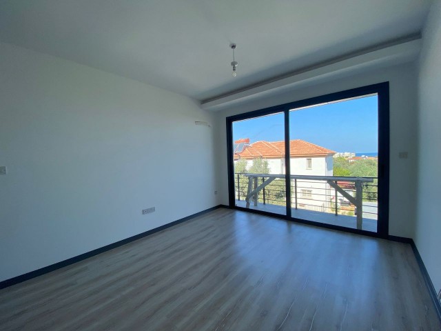 Sea and Mountain View Flat for Sale in Girne Ozanköy ** 