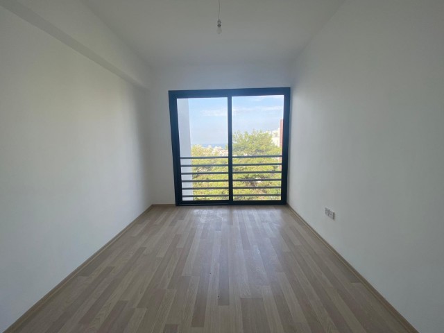 3+1 Wohnung zum Verkauf mit Blick auf die Berge und das Meer in einer herrlichen Lage in Zypern Kyrenia Zentrum ** 