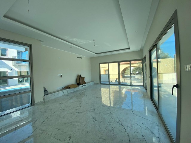 Kıbrıs Girne Çatalköy Satılık Havuzlu Modern  Villa