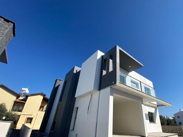 Kıbrıs Girne Çatalköy Satılık Havuzlu Modern  Villa