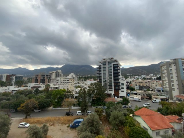 Zypern Kyrenia Zentrum 2 + 1 Wohnung Zu Verkaufen ** 