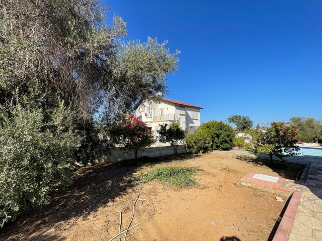 4+1 Villa Zum Verkauf Mit Großem Garten Mit Pool In Zypern Kyrenia Ozanköy ** 