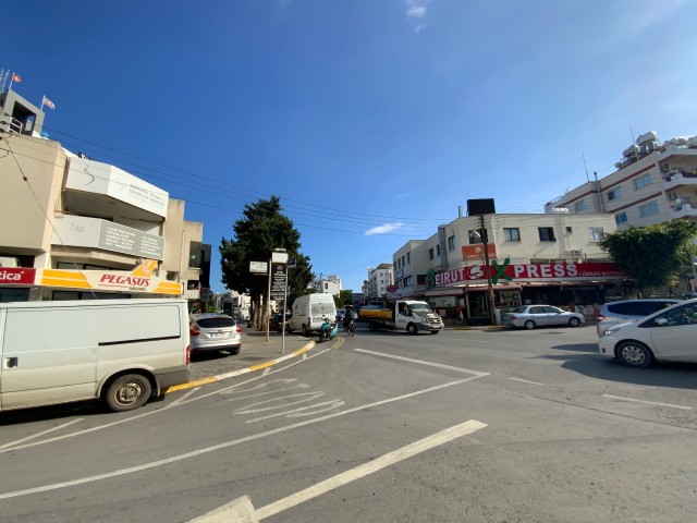 2+1 Büro Wohnung zum Verkauf in Kyrenia Zentrum ** 